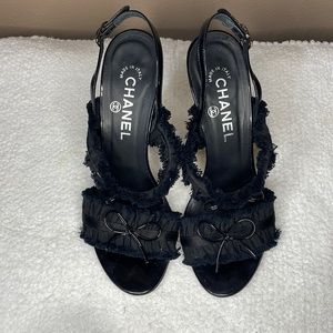 Sexy sling back heals by Chanel !